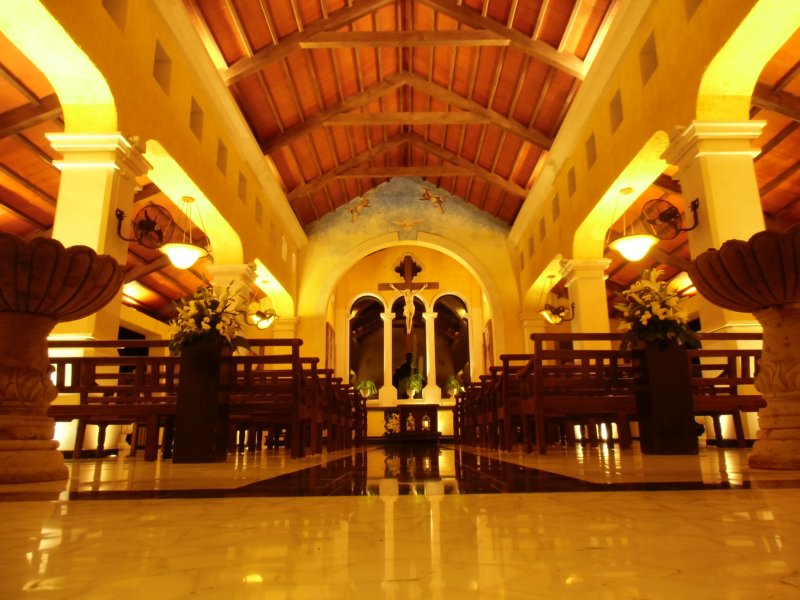 hotelchapel4.jpg